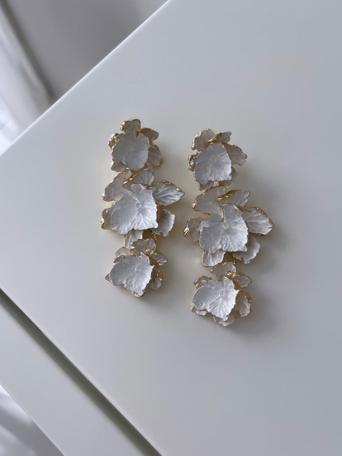 PYRA WHITE EARRINGS