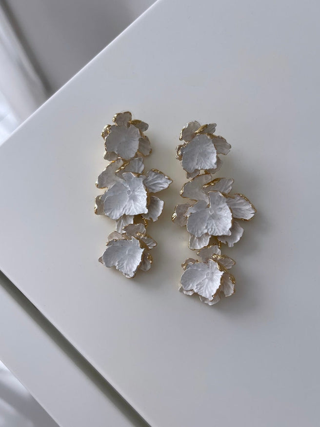 PYRA WHITE EARRINGS
