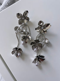GAILA SILVER EARRINGS