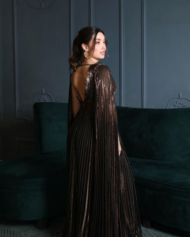 AKA Studio Dubai Chocolate Dress, a stylish sleeveless vestidos with a fitted waist and elegant chocolate brown fabric.